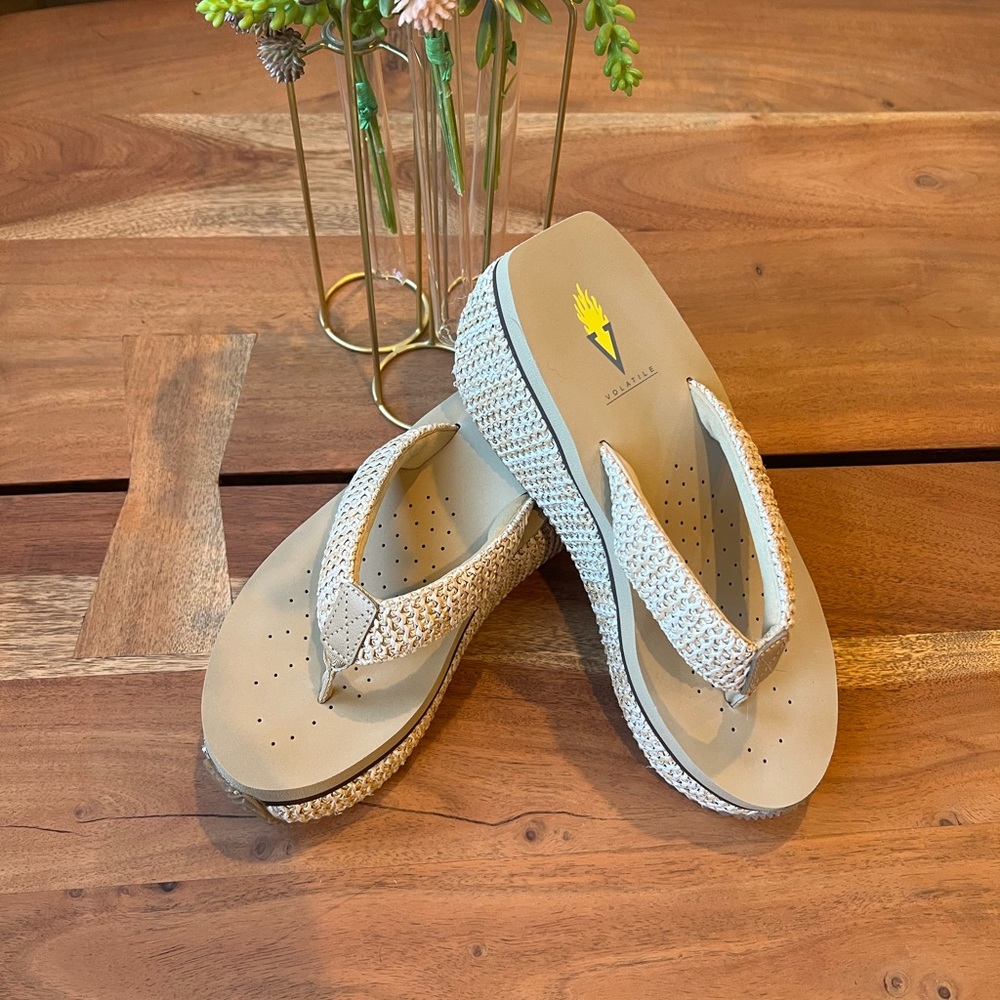 Volatile Women's Natural Raffia Wedge Sandals